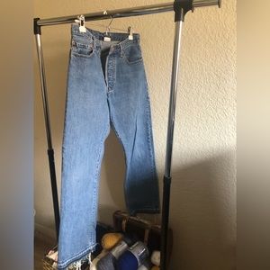 Levis 501 light wash distressed hem